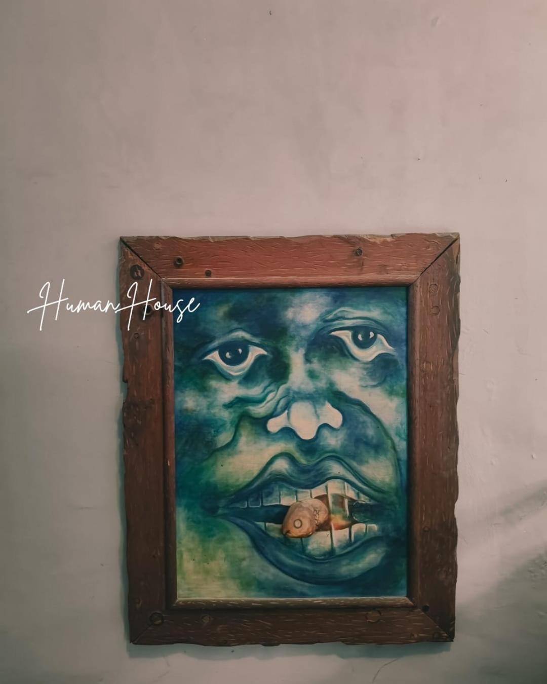 Human House Bed & Breakfast สุราบายา ภายนอก รูปภาพ